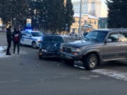 Водитель Land Cruiser нарушил правила и спровоцировал ДТП в Горно-Алтайске Водитель Land Cruiser нарушил правила и спровоцировал ДТП в Горно-Алтайске
