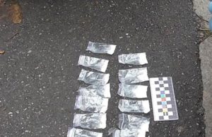 Студенток поймали на закладке наркотиков