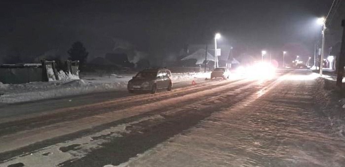 Нетрезвая сельчанка врезалась в припаркованный автомобиль в Турочаке