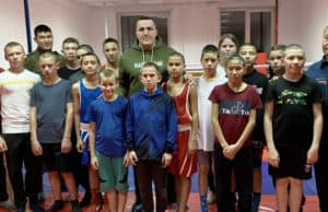 Боксер Денис Лебедев побывал с гуманитарной миссией в Республике Алтай Боксер Денис Лебедев побывал с гуманитарной миссией в Республике Алтай