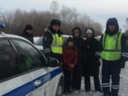 Семья с двумя детьми едва не замерзла на дороге из Бийска в Республику Алтай Семья с двумя детьми едва не замерзла на дороге из Бийска в Республику Алтай