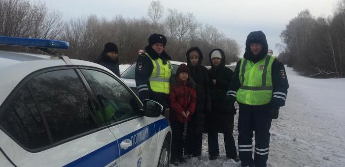 Семья с двумя детьми едва не замерзла на дороге из Бийска в Республику Алтай