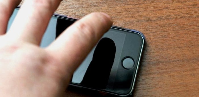 Мужчина попался на краже денег и сотовых телефонов