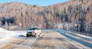 Горожанка врезалась в отбойник на Телецком тракте, пострадал ребенок
