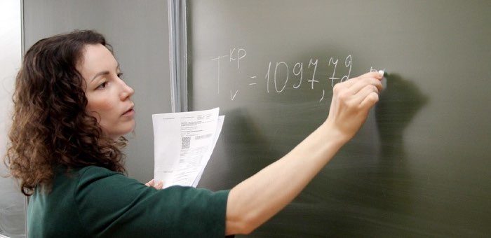 В Горно-Алтайске решен вопрос о выплатах премий педагогам