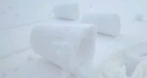 В Республике Алтай произошло редкое природное явление, здесь появились «снежные рулетики» (видео)