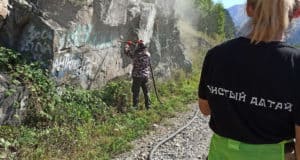 «Наскальным вандалам» пригрозили принудительными работами «Наскальным вандалам» пригрозили принудительными работами