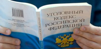 Директор культурного центра фиктивно трудоустроил знакомого артистом