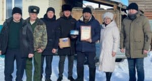 В Кош-Агаче поблагодарили отца, трое сыновей которого участвуют в спецоперации В Кош-Агаче поблагодарили отца, чьи трое сыновей участвуют в спецоперации