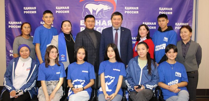 Глава Кош-Агачского района встретился с инициативной молодежью