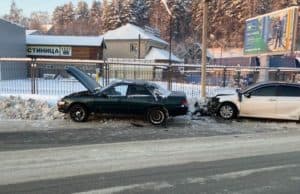 В Горно-Алтайске столкнулись две иномарки: пострадал водитель