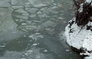 В МЧС рассказали о серьезной опасности тонкого льда