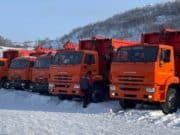 Пять новых мусоровозов доставили в Майму Пять новых мусоровозов доставили в Майму