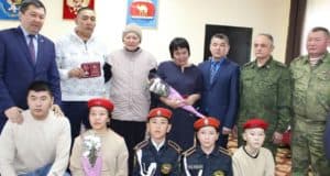 В Кош-Агаче вручили награды семьям погибших военных В Коша-Агаче вручили награды семьям погибших военных