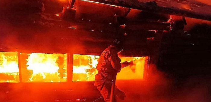 Десятки коров и телят погибли на пожаре в Усть-Канском районе