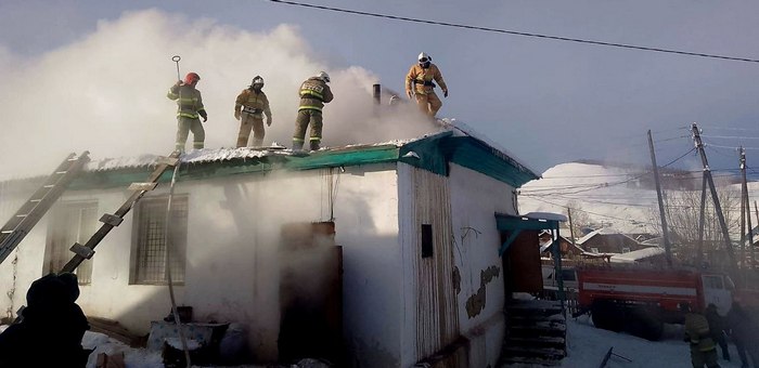 В мебельном магазине в Улагане случился пожар