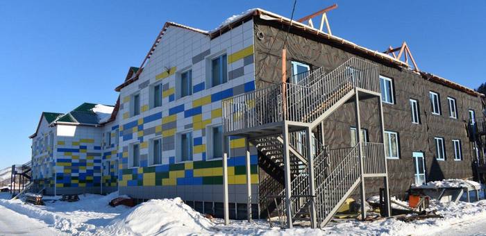 Ремонт школы и строительство детсада в Кызыл-Озеке идут по графику