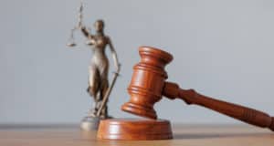 Любителю спиртного заменили условный срок за грабеж на реальный
