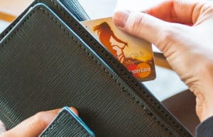 Подросток украл 14,5 тысяч с карты младшей сестры, его отправляют под суд Подросток украл 14,5 тысяч с карты младшей сестры, его отправляют под суд