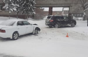 Девушка на Toyota Highlander устроила ДТП возле Аграрного колледжа Девушка на Toyota Highlander устроила ДТП возле Аграрного колледжа