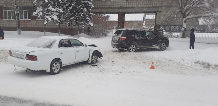 Девушка на Toyota Highlander устроила ДТП возле Аграрного колледжа