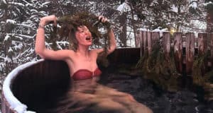 Ксения Собчак опубликовала откровенные фотографии с отдыха в Горном Алтае