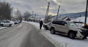Три иномарки столкнулись в Горно-Алтайске по вине 29-летней горожанки