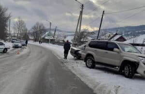 Три иномарки столкнулись в Горно-Алтайске по вине 29-летней горожанки Три иномарки столкнулись в Горно-Алтайске по вине 29-летней горожанки