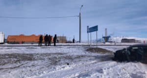 Две женщины попали в больницу после столкновения легковушки с грузовиком