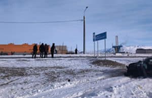 Две женщины попали в больницу после столкновения легковушки с грузовиком Две женщины попали в больницу после столкновения легковушки с грузовиком