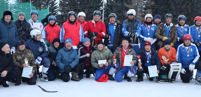 В Усть-Кане прошел первый тур чемпионата республики по мини-хоккею с мячом