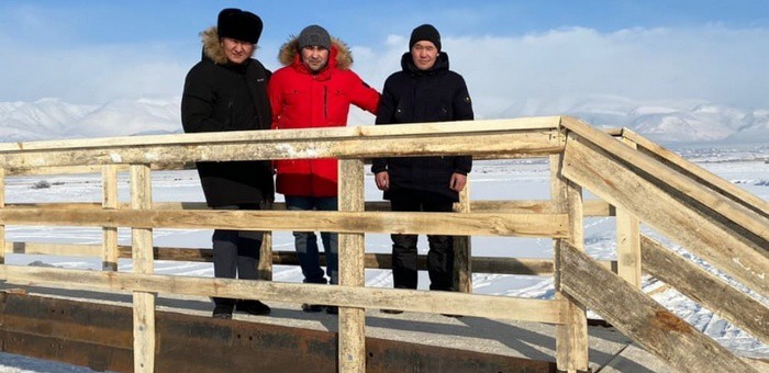 В Кош-Агаче построили пешеходный мост через Чую