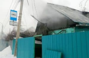 В Горно-Алтайске загорелся жилой дом