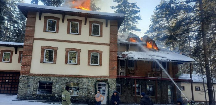 В Чемальском районе произошел пожар на турбазе