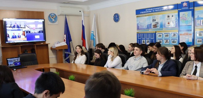 Исполнительный директор «Ростеха» встретился с выпускниками школ