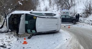 В начале Майминского взвоза столкнулись кроссовер и легковой автомобиль