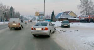 В районе ЖБИ столкнулись иномарки