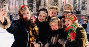 Масленицу на центральной площади отпраздновали 4 тыс. человек