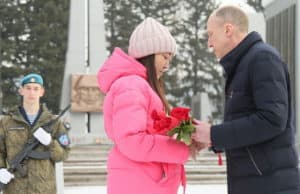 Олег Хорохордин вручил ордена Мужества родным погибших участников СВО