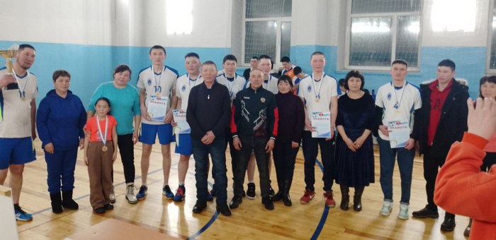 В Кош-Агаче прошел турнир по волейболу памяти воина-интернационалиста Ербола Джумаканова