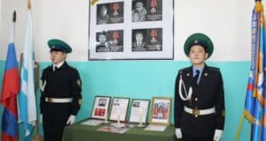 В школе Кош-Агача увековечили память выпускников, погибших в ходе спецоперации В школе Кош-Агача увековечили память выпускников, погибших в ходе спецоперации