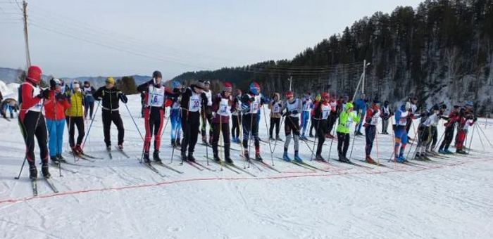 В Турочаке прошел лыжный марафон