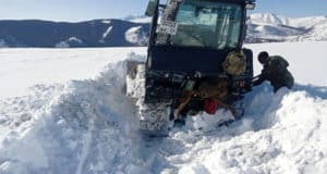Сильный снегопад заблокировал дорогу на Аргут