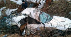 Врезался в столб, разбил машину и попал в больницу Врезался в столб, разбил машину и попал в больницу