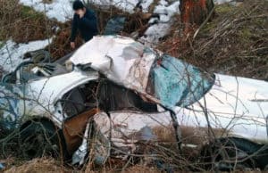 Врезался в столб, разбил машину и попал в больницу