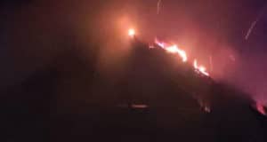 Двухэтажный жилой дом сгорел на Турбазе «Юность»