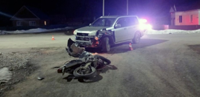 14-летний мотоциклист выехал на встречку и врезался в Nissan X-Trail