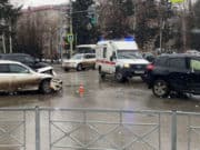 На перекрестке возле республиканской библиотеки столкнулись две иномарки