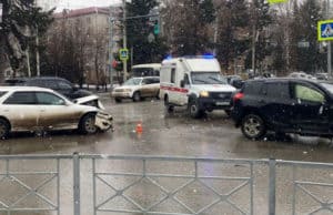 На перекрестке возле республиканской библиотеки столкнулись две иномарки