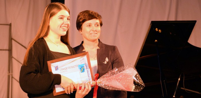 Вручены премии мэра Горно-Алтайска работающей молодежи